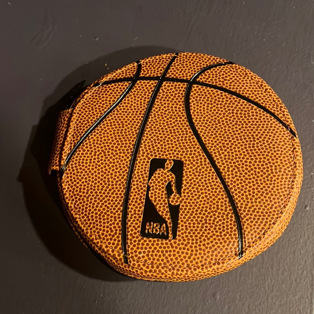 Vintage (late 90s) NBA Basketball CD Case 💿